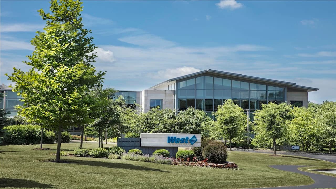 Transforming West Pharmaceutical Environment with PriWatt Switchable Glass Technology