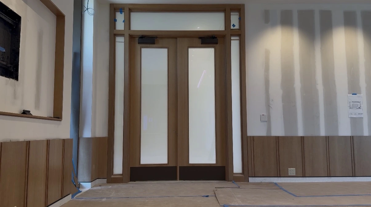 The same entrance doors switched to privacy, the glass an even white
