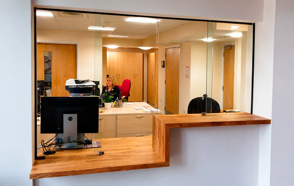 The same reception window switched to transparent