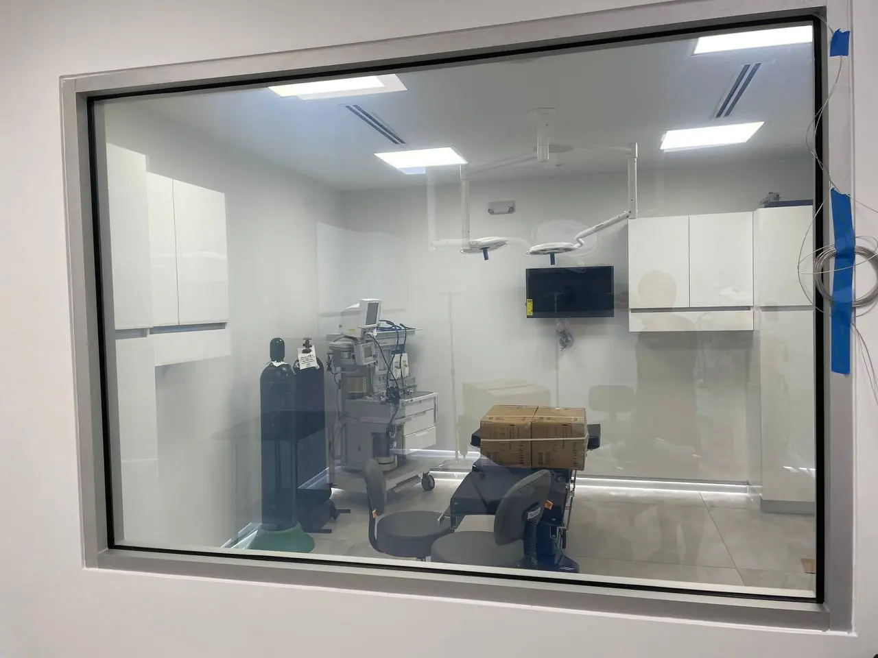 The same window switched opaque while the patient is positioned