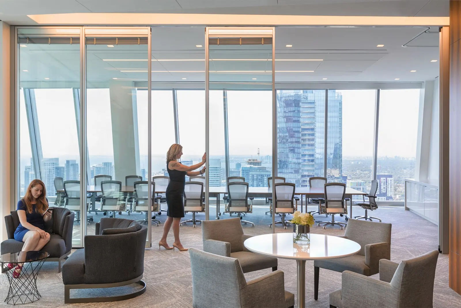 Meeting-room partitions at Ernst & Young Toronto with PriWatt switchable film