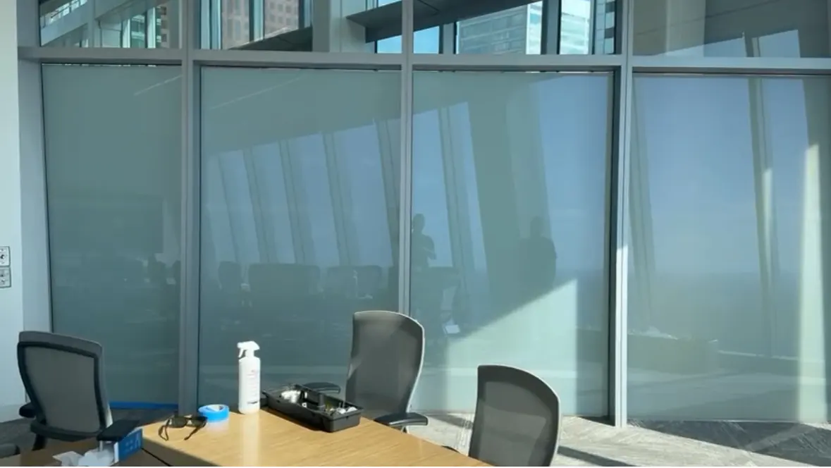 The same partition switched to private for a client meeting