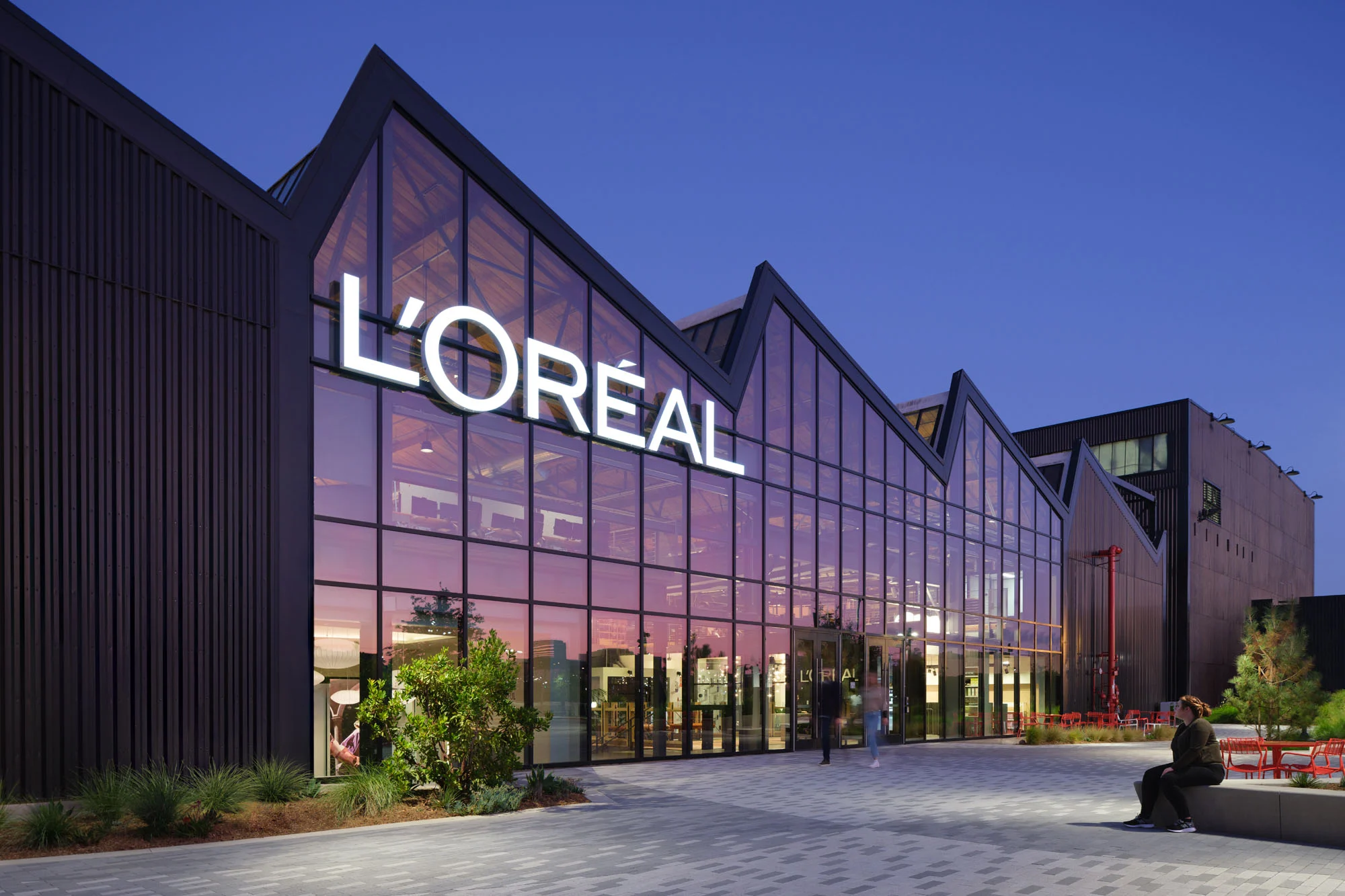 L’Oréal USA uses PriWatt switchable film in it’s new West Coast Headquarters