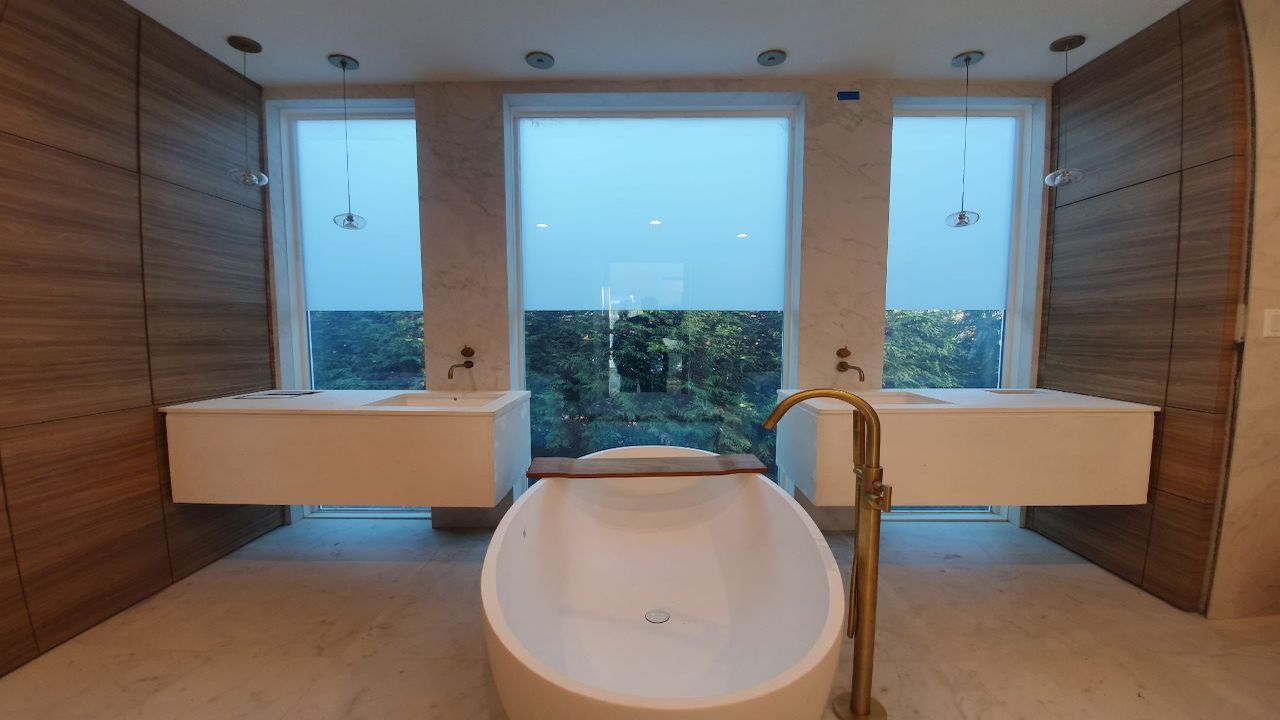 Switchable Glass Bathroom in New York